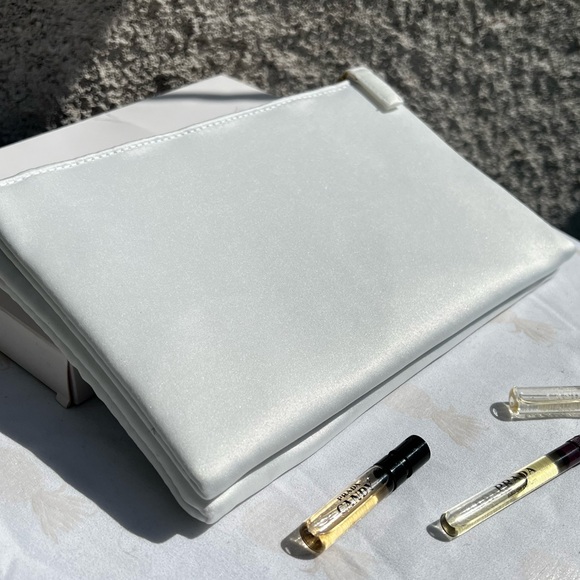 ꧁ NIB RARE Limited Edition White PRADA CANDY KISS Clutch ꧂ - Picture 6 of 6